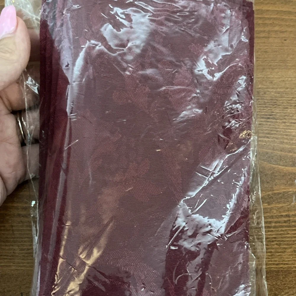 NEW JCPENNEY HOME COLLECTION Cranberry‎ Napkins Set of 4 - 17